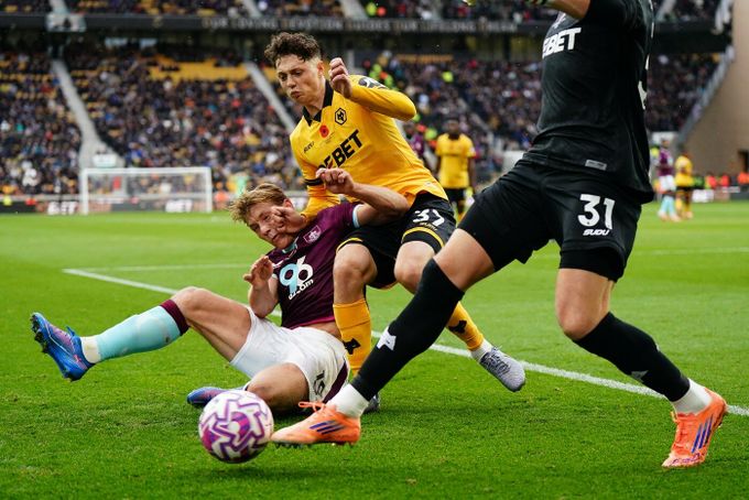 ONLINE: Wolves - Burnley. Krejčí vs. Dúbravka, český bek u obdržené branky. Pád Liverpoolu ONLINE: Wolves - Burnley. Krejčí vs. Dúbravka, český bek u obdržené branky. Pád Liverpoolu