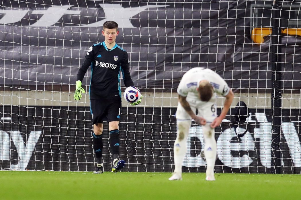 Zklamaní fotbalisté Leedsu po vlastní brance gólmana Mesliera