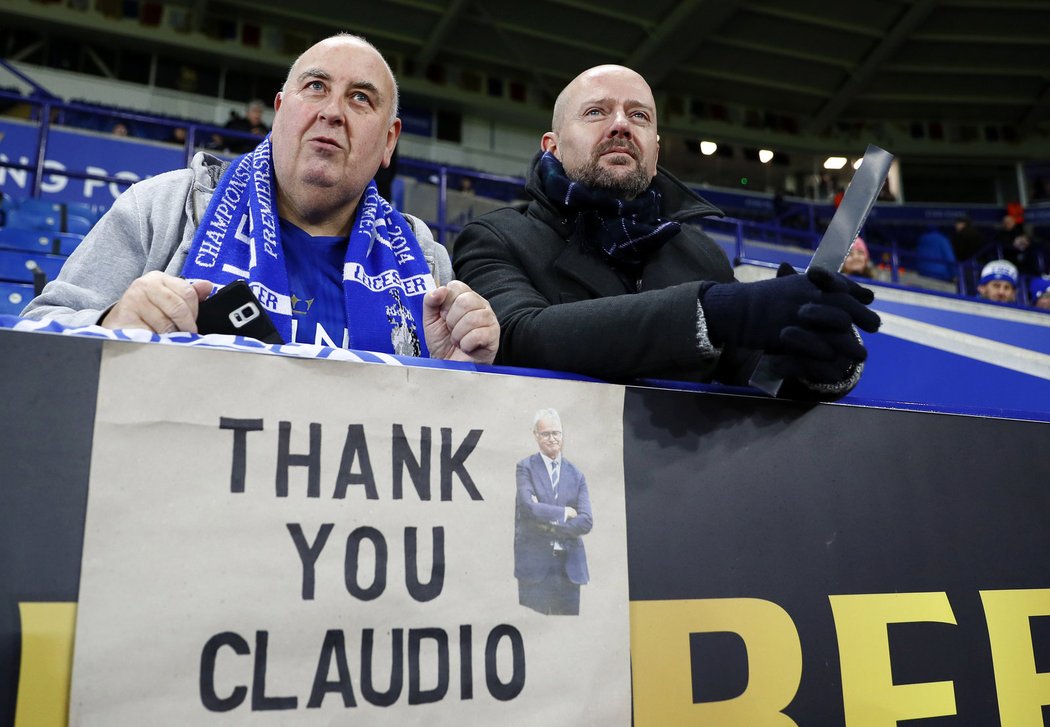 Fanoušci Leicesteru poděkovali trenérovi Ranierimu, který byl minulý týden odvolán