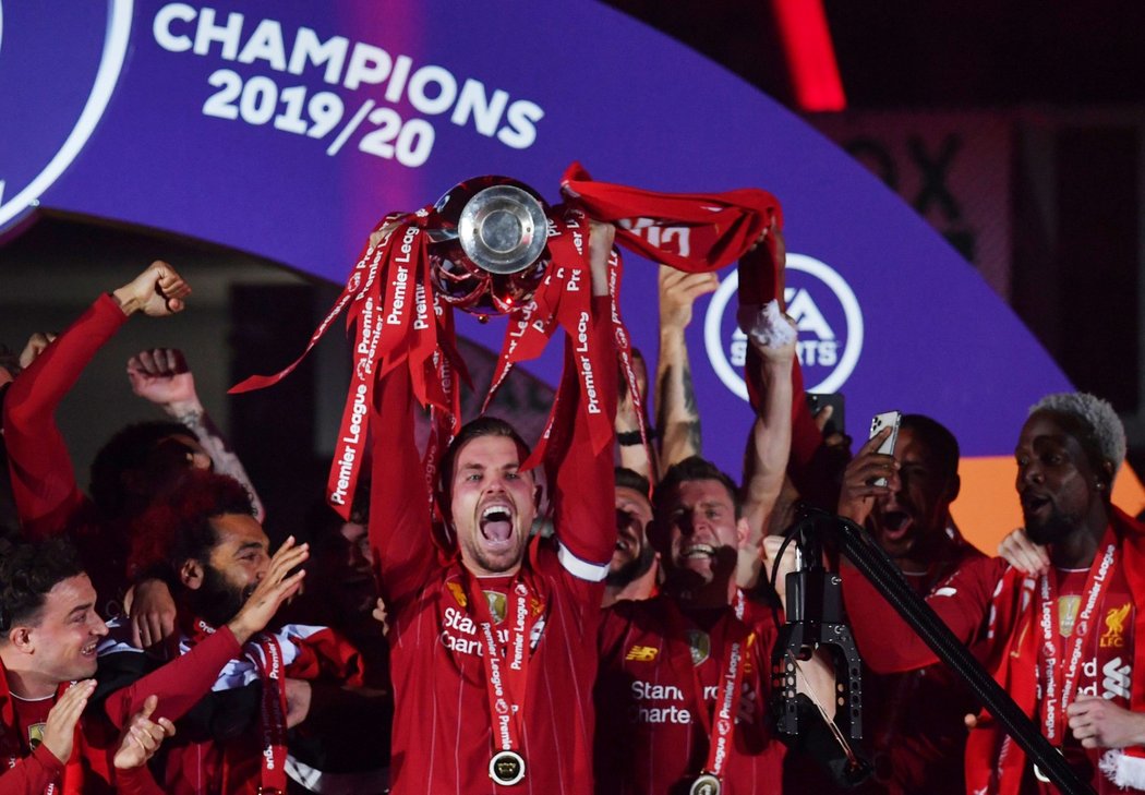 Liverpool převzal trofej pro mistra Premier League