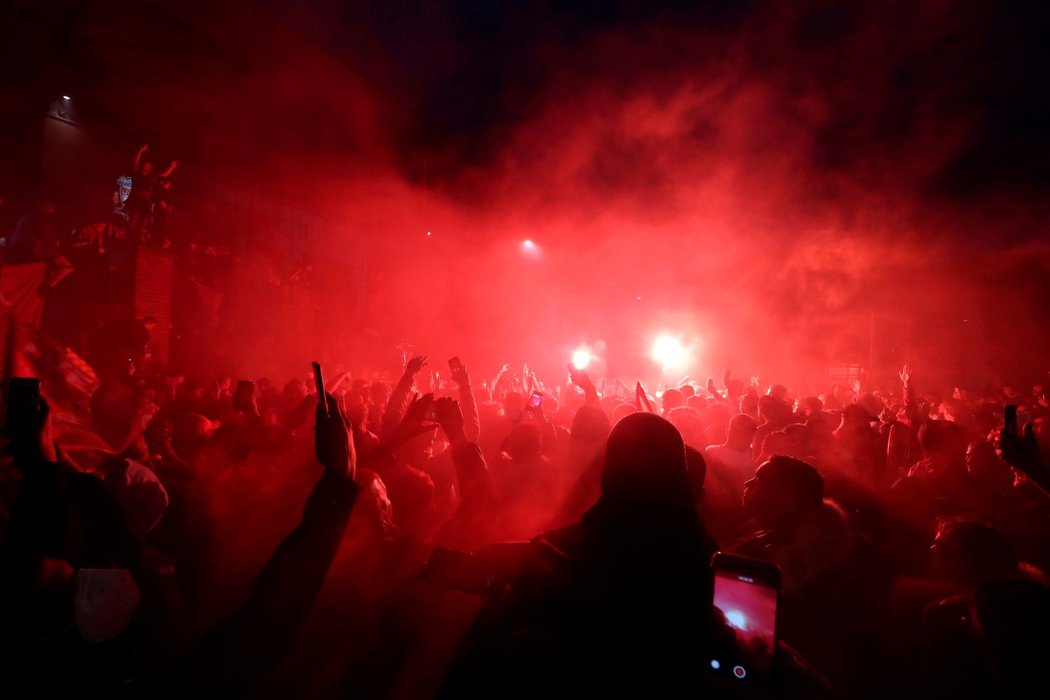 Oslavy titulu v ulicích Liverpoolu