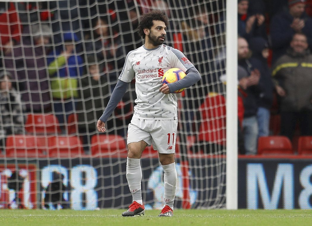 Tenhle míč si beru domů, jako by říkal Mohamed Salah. Díky hattricku si ho zasloužil