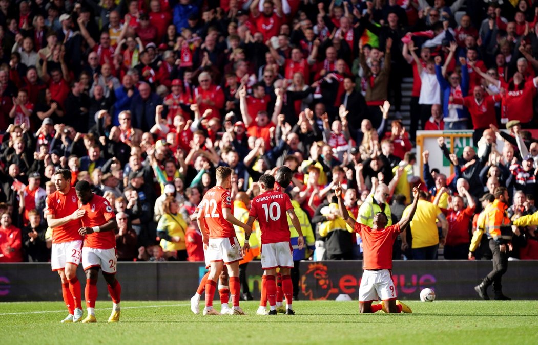 Hráči Nottinghamu se radují z výhry nad Liverpoolem