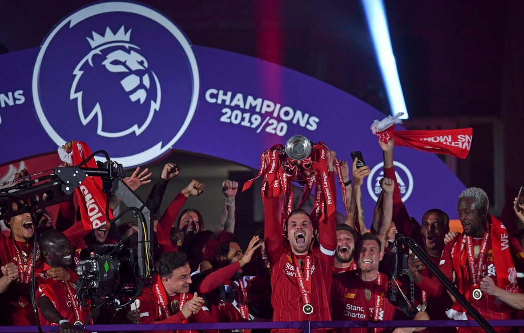 Liverpool převzal trofej pro mistra Premier League