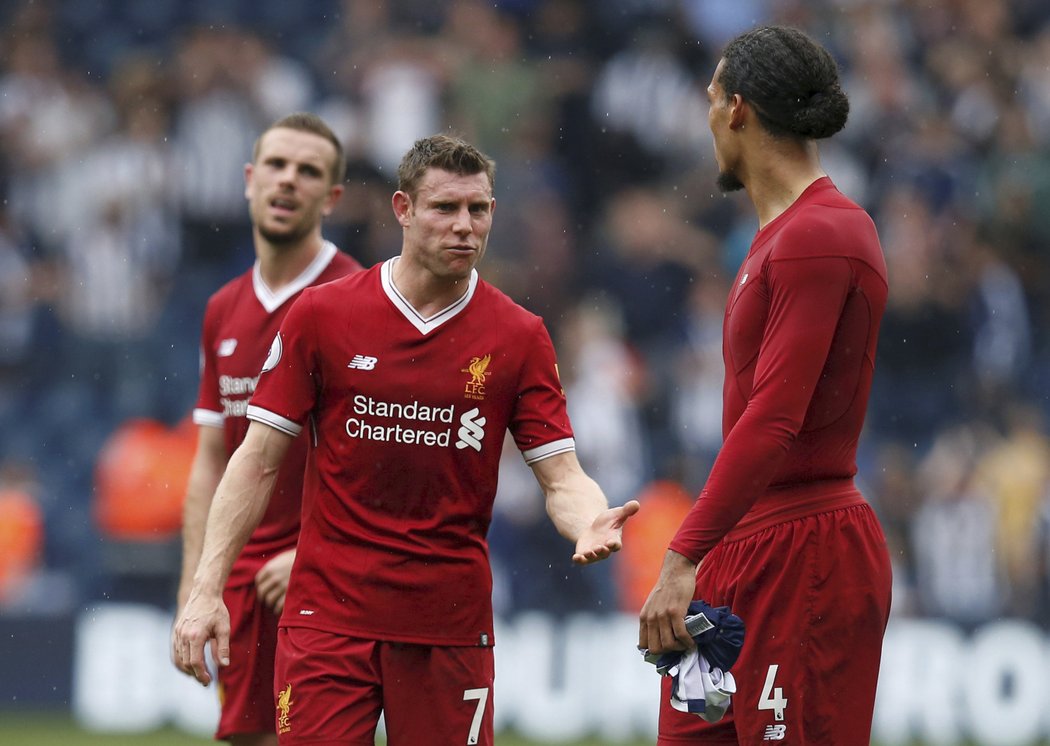 James Milner a Virgil van Dijk po ztrátě s West Bromwichem