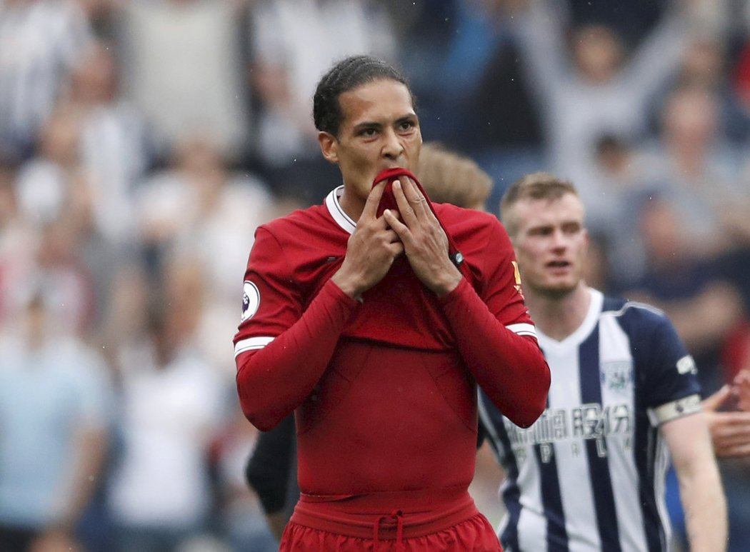 Virgil van Dijk nemůže uvěřit tomu, že Liverpool ztratil vyhraný zápas