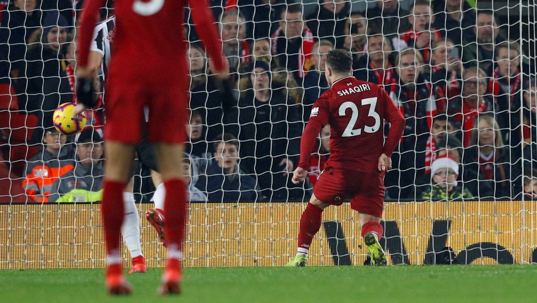 Křídelník Liverpoolu Xherdan Shaqiri zvýšil náskok domácích na 3:0