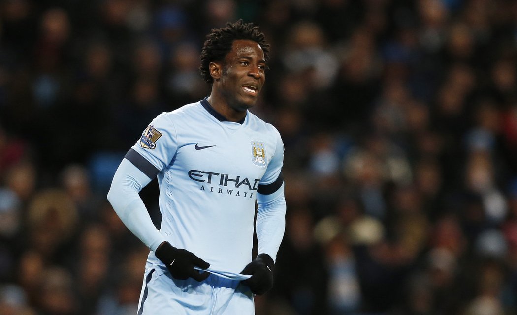 Nový obrázek v Premier League. Útočník Bony Wilfried na hrotu sestavy Manchesteru City.