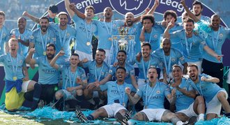 Manchester City zaplatí za smlouvy s mladíky. Přestupy mu ale FIFA nestopla