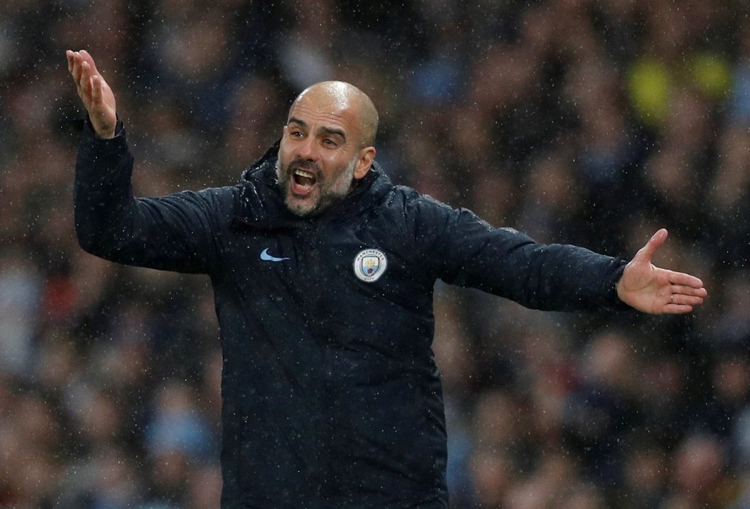 Trenér Manchesteru City Pep Guardiola během zápasu proti Crystal Palace