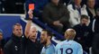 V závěru zápasu mezi Leicesterem a Manchesterem City viděl červenou kartu hostující obránce Fabian Delph