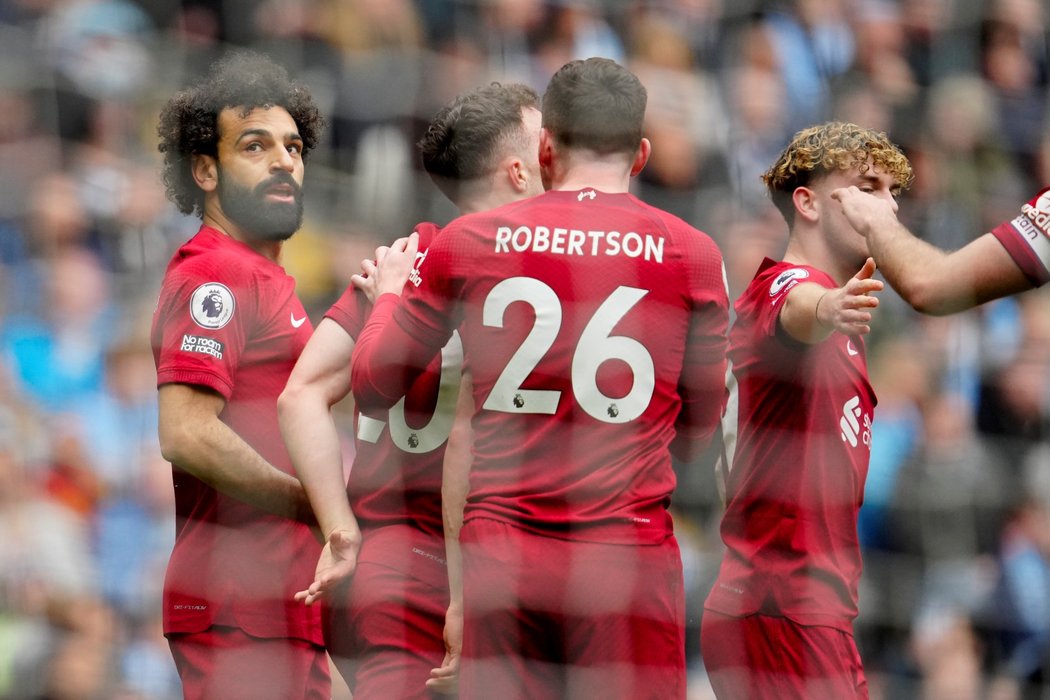 Fotbalisté Liverpoolu a jejich euforie po vstřelené brance