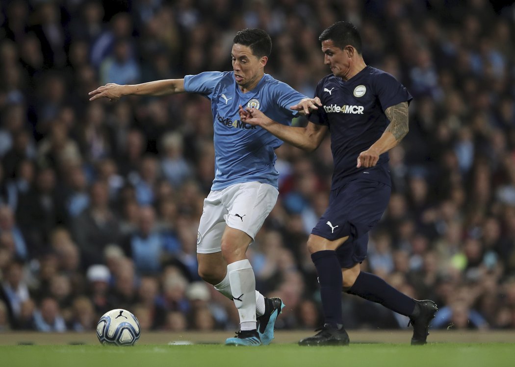 Samir Nasri hájil barvy týmu legend City, Jim Cahill nastoupil all-star Premier Legue