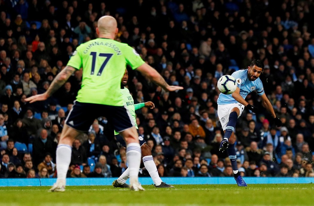 Fotbalisté Manchesteru City v anglické lize doma porazili Cardiff 2:0 a vrátili se do čela tabulky