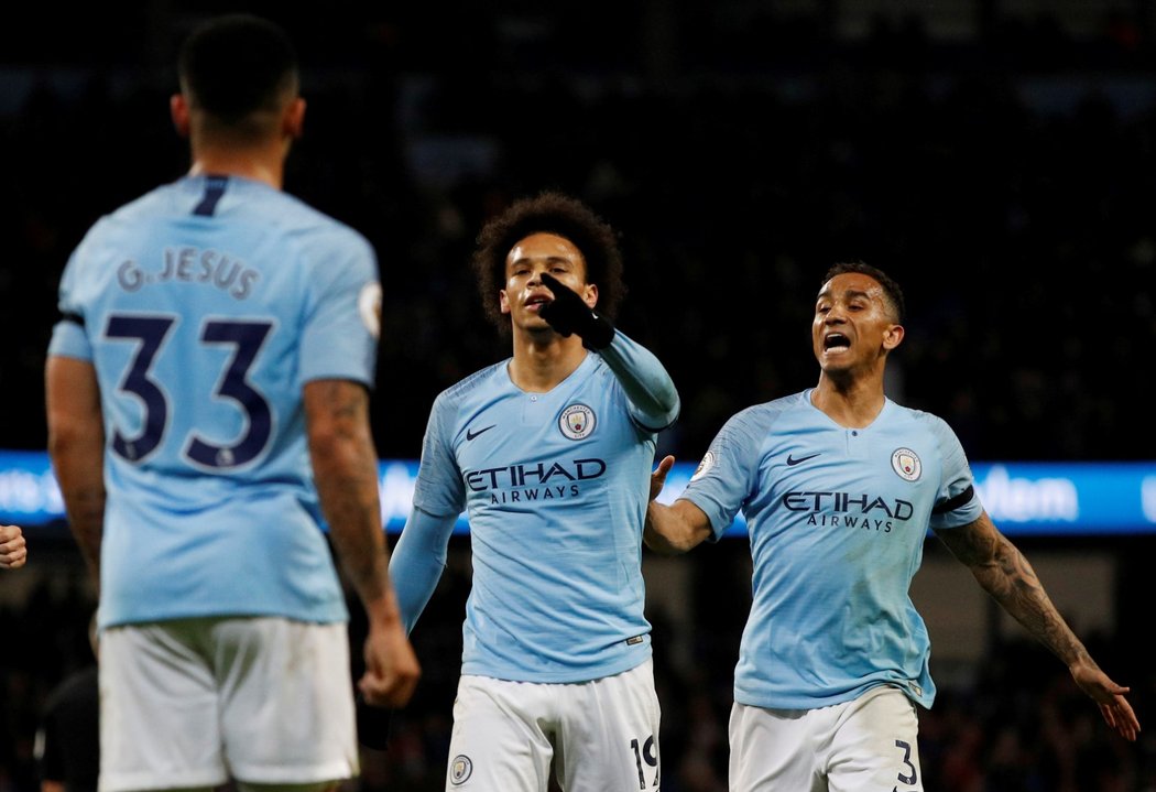 Fotbalisté Manchesteru City v anglické lize doma porazili Cardiff 2:0 a vrátili se do čela tabulky