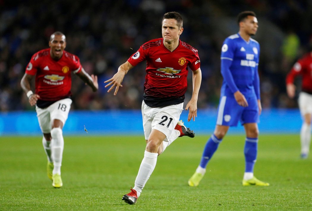 Ander Herrera slaví druhou branku United proti Cardiffu