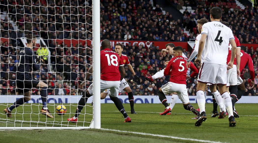 Ashley Barnes se postaral o úvodní branku zápasu do sítě Manchesteru United