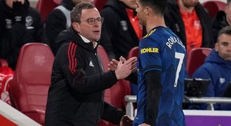 Ronaldo po vystřídání na lavičce zuřil. Nečekám, že mě obejme, řekl trenér Ronaldo po vystřídání na lavičce zuřil. Nečekám, že mě obejme, řekl trenér