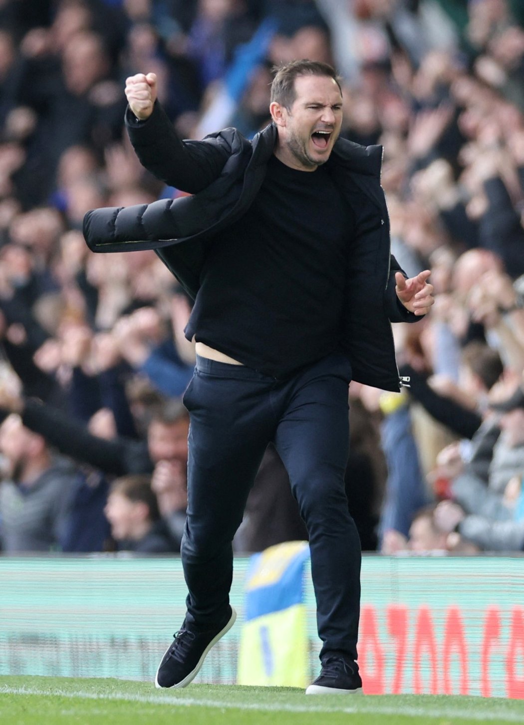 Trenér Evertonu Frank Lampard se raduje z gólu