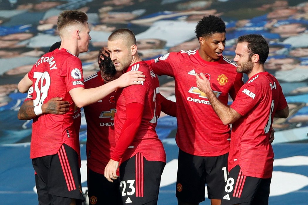 Fotbalisté Manchesteru United otočili zápas na Evertonu, kde zvítězili 3:1