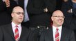 Joel (vpravo) a Avram Glazerovi, ředitelé a majitelé Manchesteru United