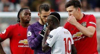 Liverpool poprvé ztratil. Duel s United srovnal pět minut před koncem