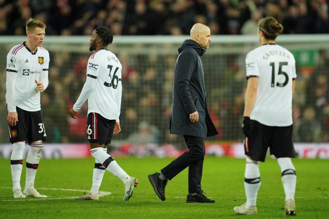 Fotbalisté Manchesteru United schytali od Liverpoolu ,,sedmičku&#34;. Jejich zkrat nezvládl jeden z jejich slovenských příznivců, který si svou zlost vybil na komentátorovi Matúši Lukáčovi