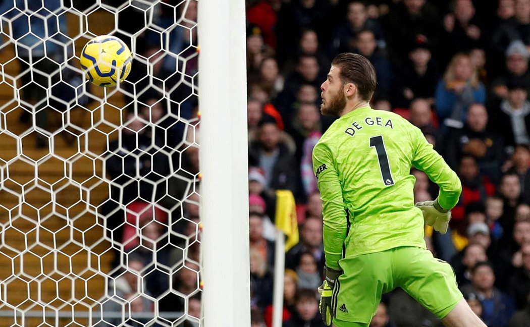 Po chybě Davida de Gey se v zápase proti Manchesteru United dostal Watford do vedení. Nakonec vyhrál 2:0