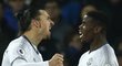 Zlatan Ibrahimovic a Paul Pogba slaví druhou trefu do sítě West Hamu