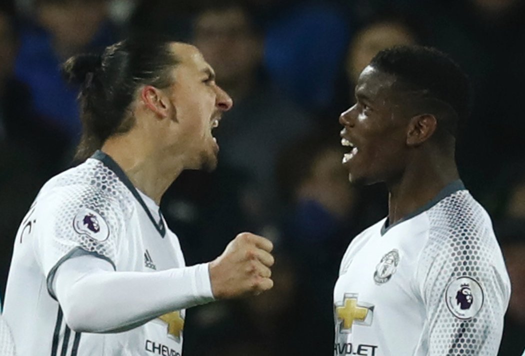 Zlatan Ibrahimovic a Paul Pogba slaví druhou trefu do sítě West Hamu