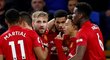 Gólová radost hráčů Manchesteru United po bleskové trefě do sítě Cardiffu
