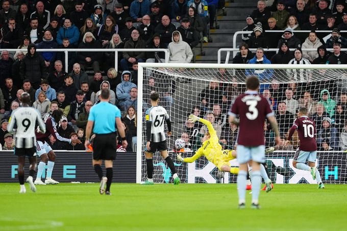 Newcastle - Aston Villa 0:1. Horníček jednou inkasoval a další prohru neodvrátil Newcastle - Aston Villa 0:1. Horníček jednou inkasoval a další prohru neodvrátil