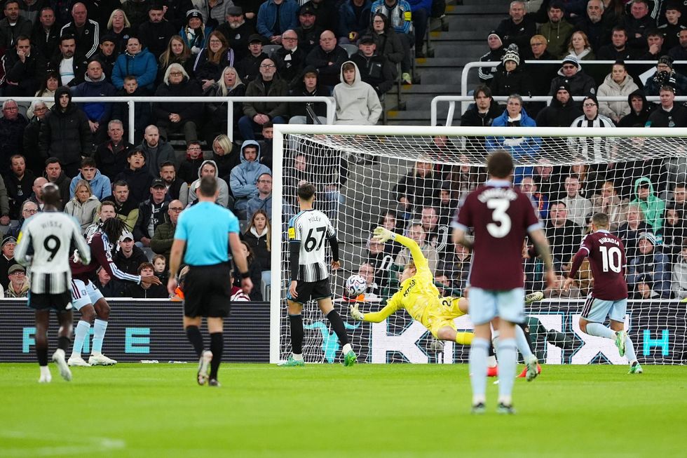 Horníček neodvrátil prohru Newcastlu. City stále stoprocentní, Chelsea udolala Everton Horníček neodvrátil prohru Newcastlu. City stále stoprocentní, Chelsea udolala Everton