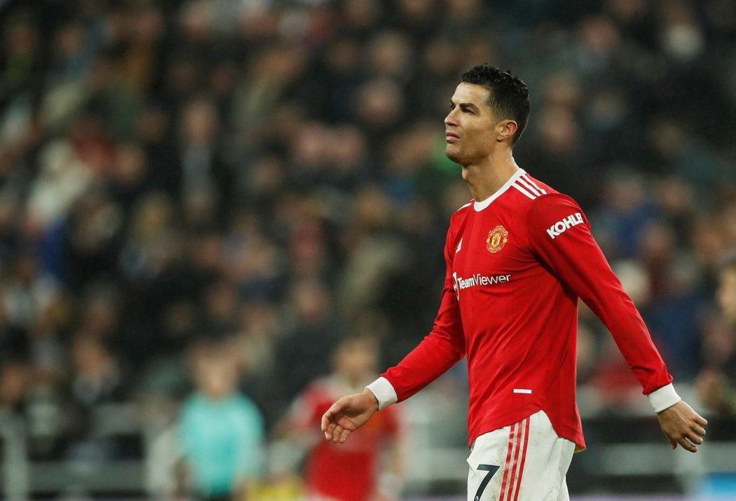 Cristianovi Ronaldovi se výkon Manchesteru United v prvním poločase vůbec nelíbil