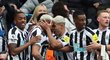 Hráči Newcastle se radují ze vstřelené branky