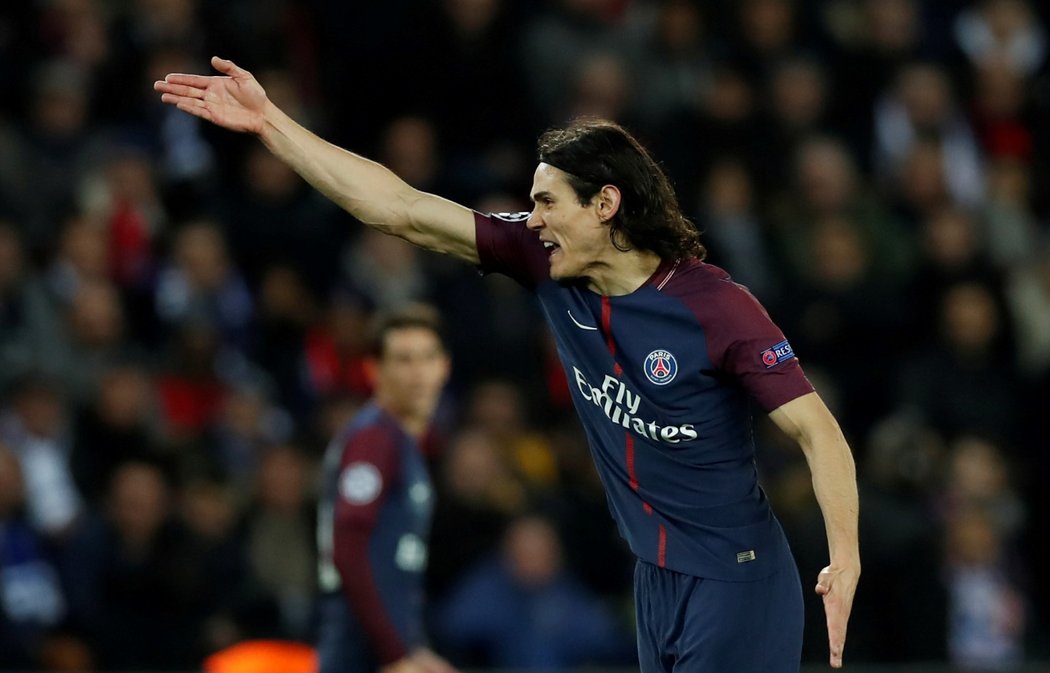 Útočník PSG Cavani působil v prvním poločase frustrovaně