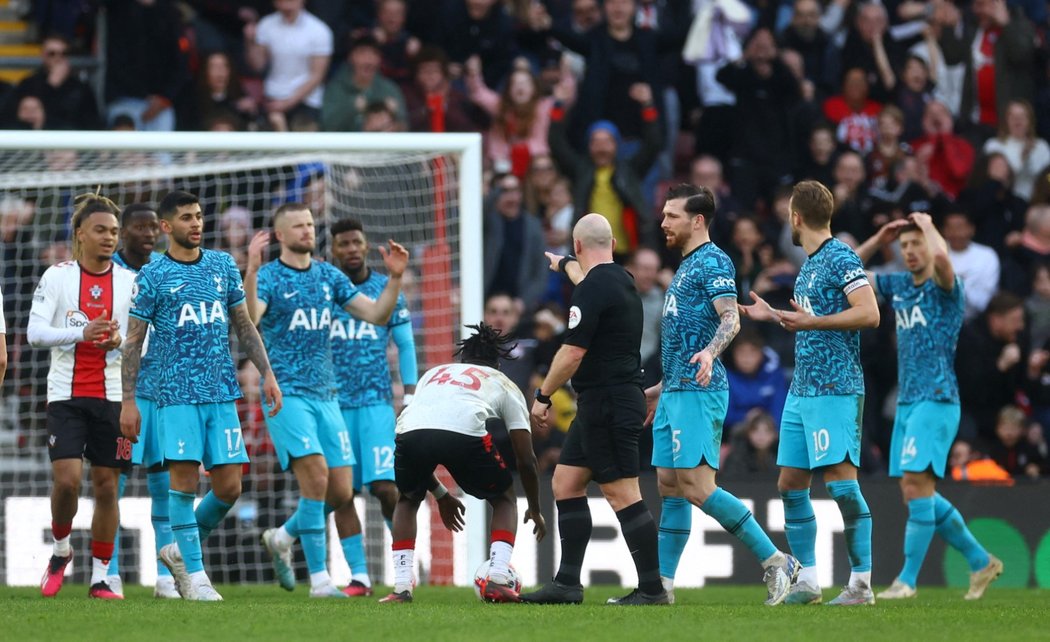 Tottenham na hřišti Southamptonu ztratil vedení