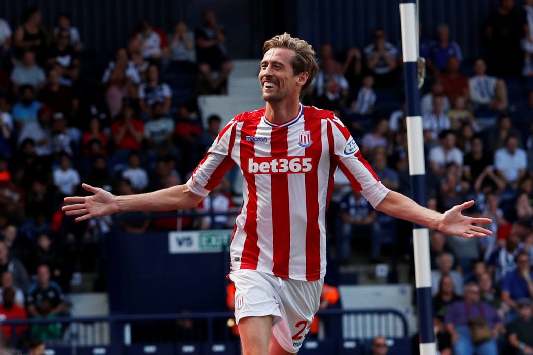 Útočník Peter Crouch zachránil Stoku jeden bod na hřišti West Bromwiche