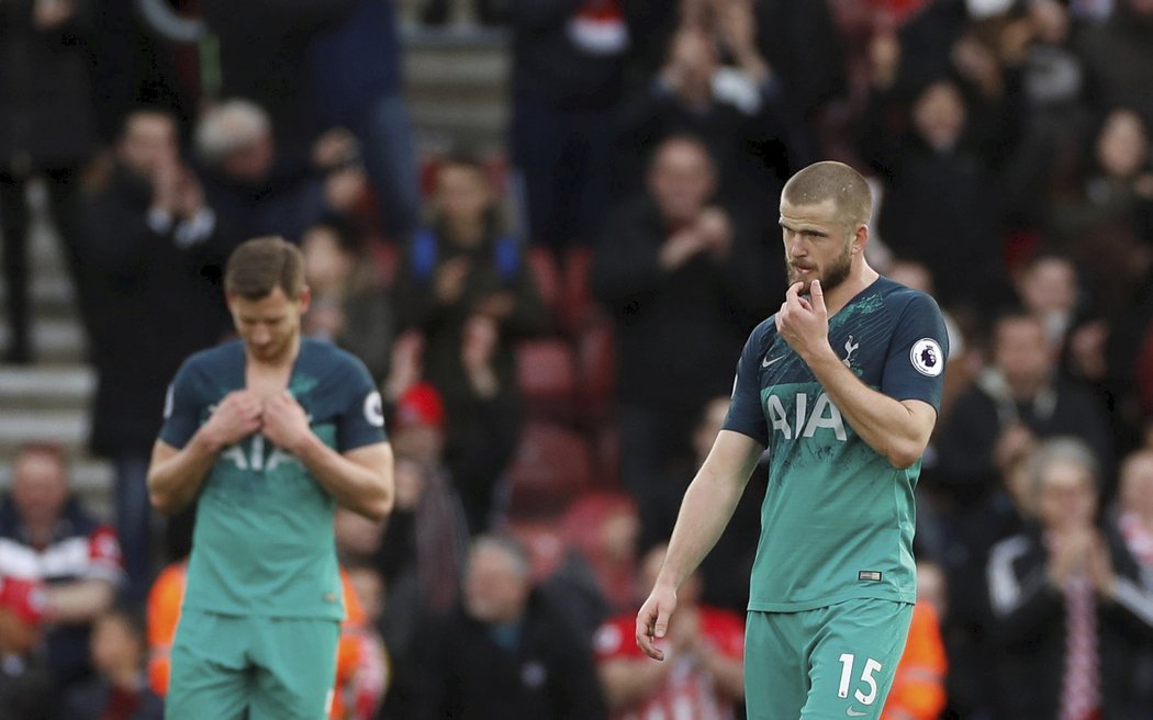 Eric Dier a Jan Vertonghen po prohře Tottenhamu na půdě Southamptonu