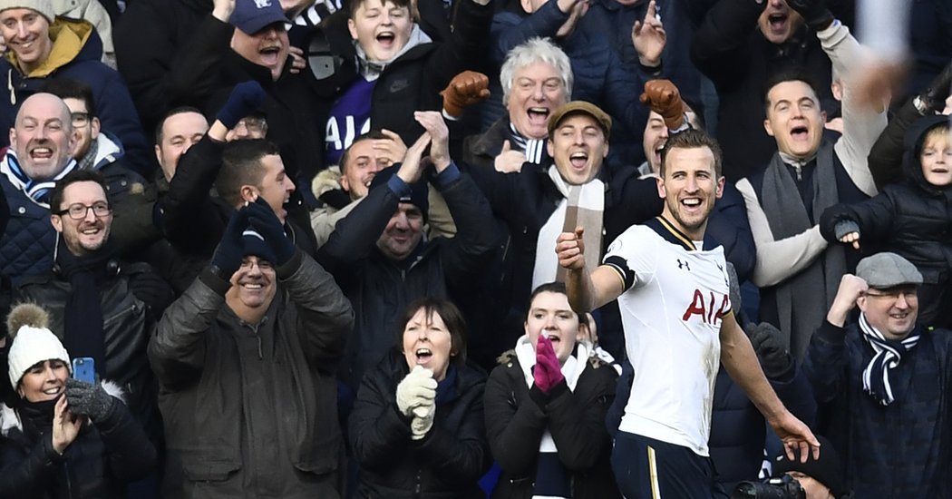 Fanoušci Spurs mají důvod k radosti. Harry Kane vstřelil proti WBA hattrick, který Tottenham posunul na druhé místo