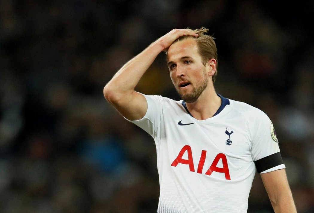 Zklamaný Harry Kane během zápasu s Manchesterem City