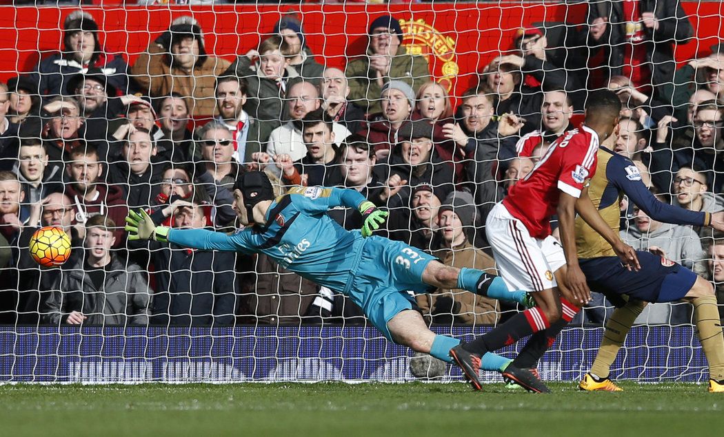 Útočník Marcus Rashford vstřelil Petru Čechovi dva góly