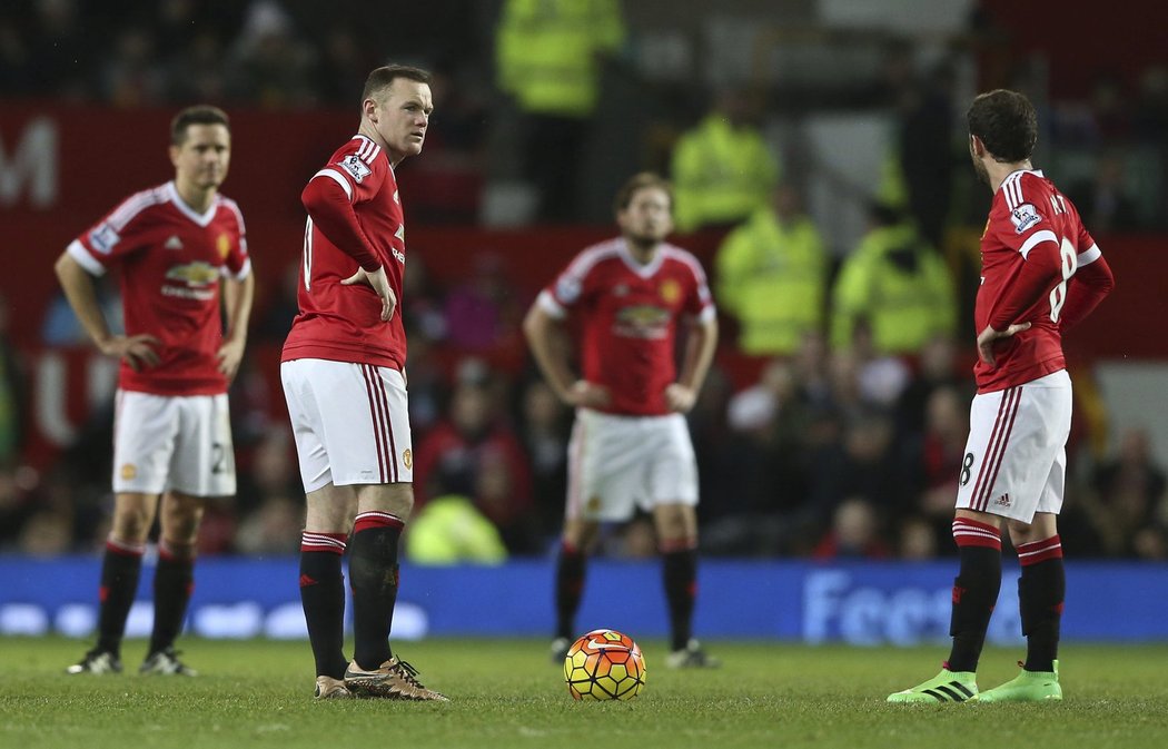 Zklamaný Wayne Rooney po inkasovaném gólu v zápase proti Southamptonu