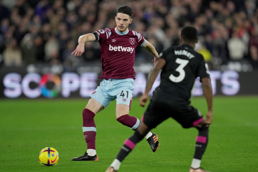 Declan Rice v akci s míčem