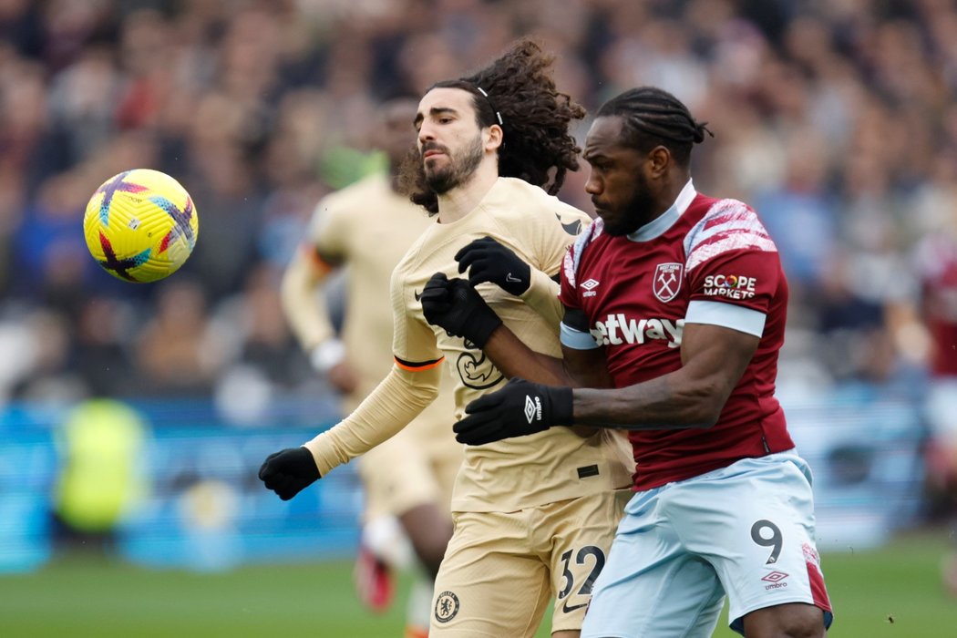 Michail Antonio v osobním souboji