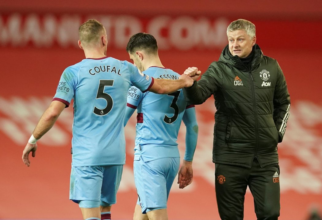 Vladimír Coufal po zápase s Manchesterem United s koučem &#34;rudých ďáblů&#34; Ole-Gunnarem Solskjaerem