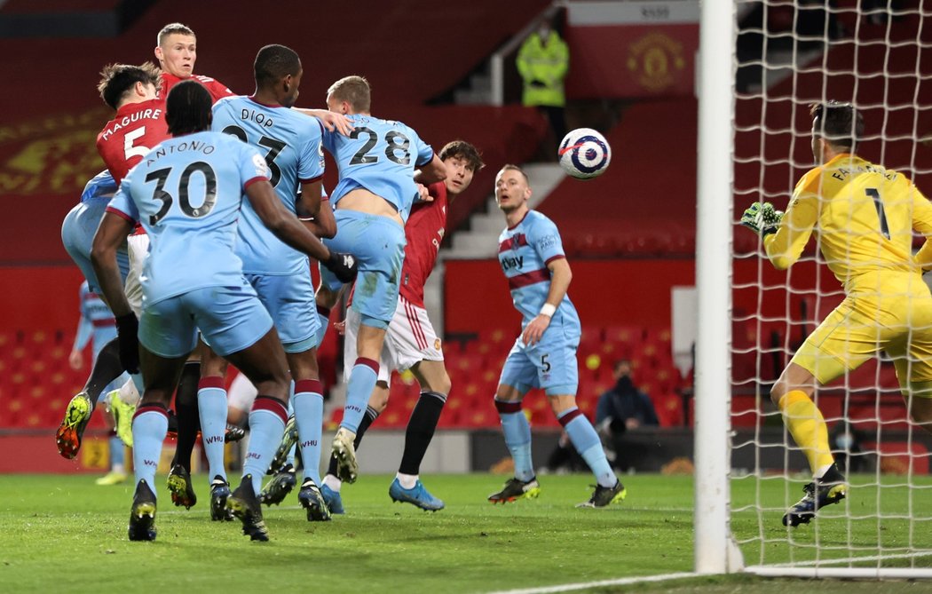 West Hamu utkání na Manchesteru United nevyšlo. Vlastním gólem prohrál 0:1