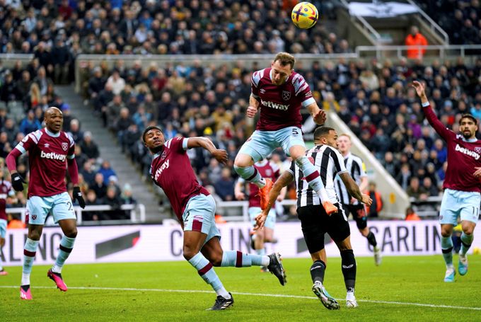 Newcastle - West Ham 1:1, Češi u cenné remízy. Prohry Arsenalu a Liverpoolu Newcastle - West Ham 1:1, Češi u cenné remízy. Prohry Arsenalu a Liverpoolu