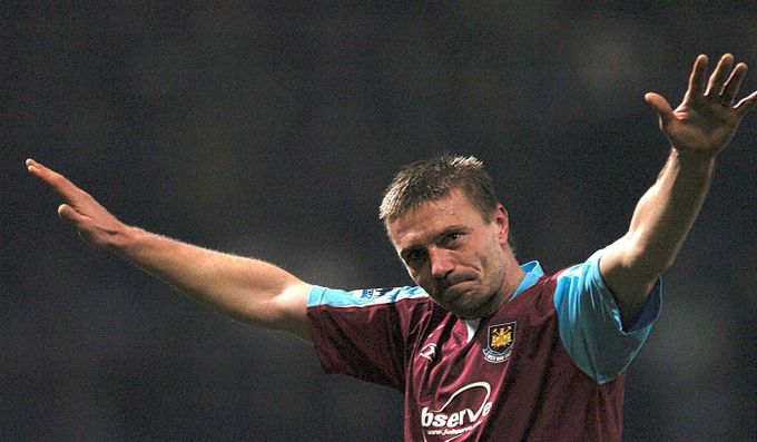 Jak byl Řepka zatčen v Londýně? Film Hříšník incident vysvětlí. Tento týden vstupuje do kin Jak byl Řepka zatčen v Londýně? Film Hříšník incident vysvětlí. Tento týden vstupuje do kin