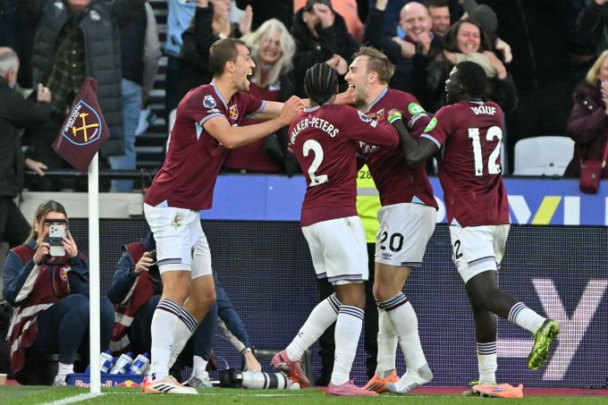 ONLINE: West Ham - Burnley 2:1. Žolík Souček svým gólem otočil zápas ONLINE: West Ham - Burnley 2:1. Žolík Souček svým gólem otočil zápas